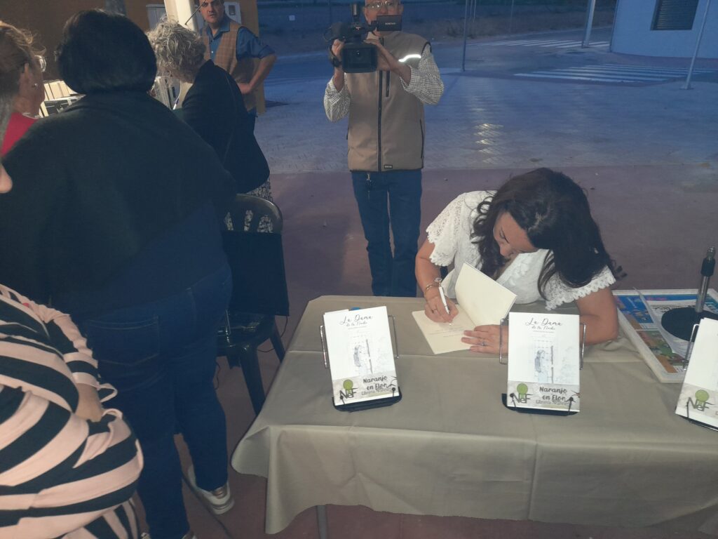 Juana Álvarez en la Feria del Libro de Herrera en Sevilla