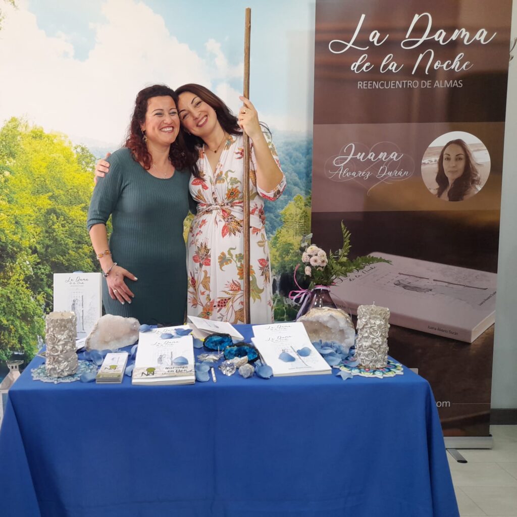 La escritora Juana Álvarez Durán durante la 1ª presentación del libro La Dama de la Noche